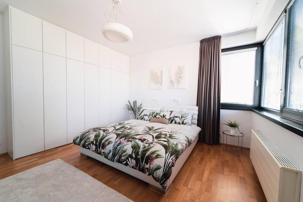 Prague Marina River View Apartment Close To City Centre Free Parking Exterior photo